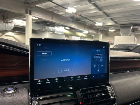 Used 2023 Lincoln Navigator Reserve AWD/4WD image 16