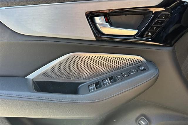 Used 2023 Acura MDX SH-AWD image 10