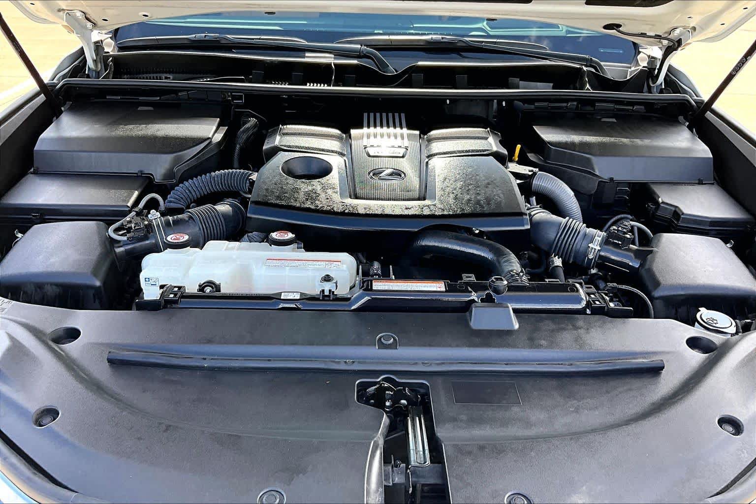 Used 2025 Lexus LX 600 4WD w/ Accessory Package (2T) image 32