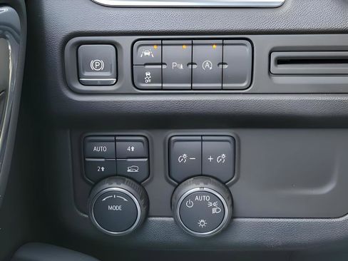 Used 2024 Chevrolet Tahoe LT image 23