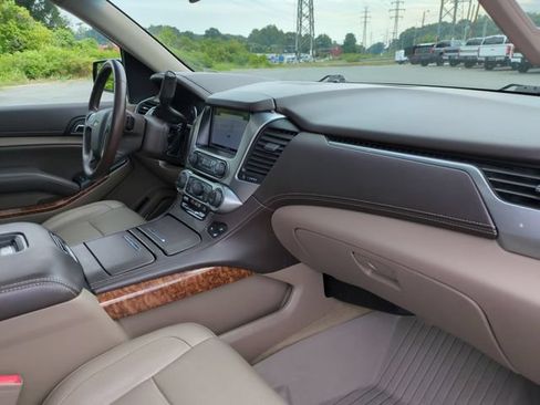 Used 2019 Chevrolet Tahoe Premier AWD/4WD image 38