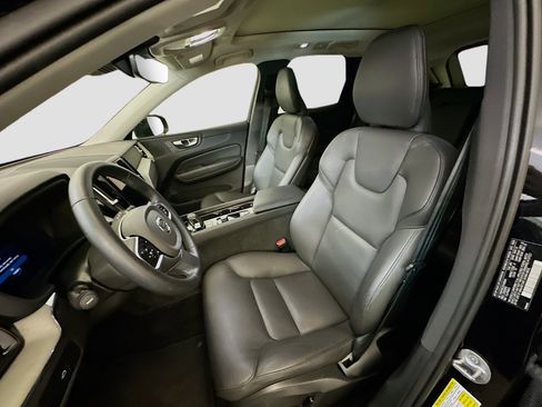 Used 2025 Volvo XC60 B5 Plus image 13