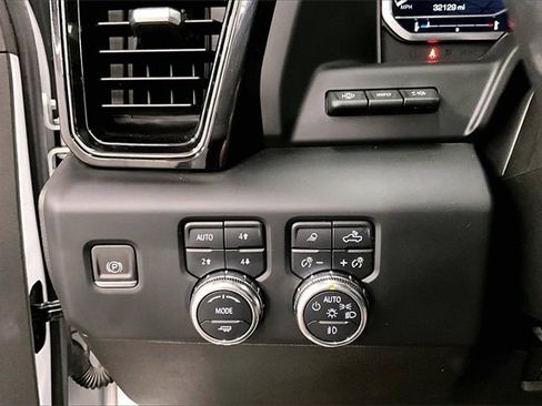 Used 2024 GMC Sierra 2500 AT4 w/ AT4 Premium Plus Package image 37