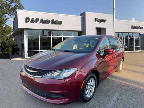 Used 2021 Chrysler Voyager LX image 4