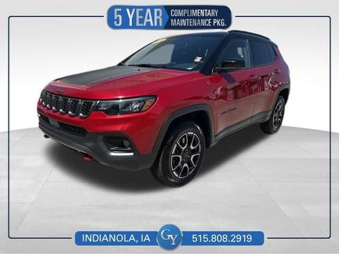 Used 2025 Jeep Compass Trailhawk AWD/4WD image 1