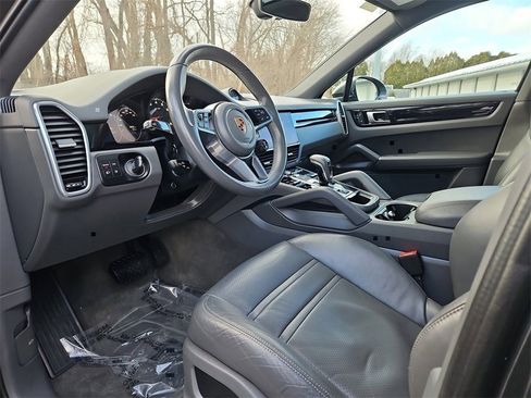 Certified 2022 Porsche Cayenne Coupe image 4