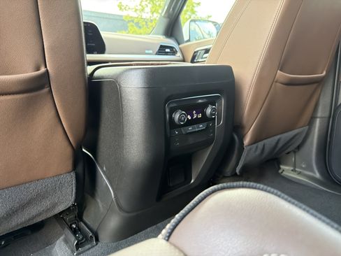 Used 2025 Chevrolet Tahoe High Country AWD/4WD image 40