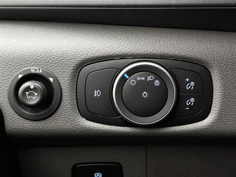 Used 2023 Ford Transit 350 XLT image 21