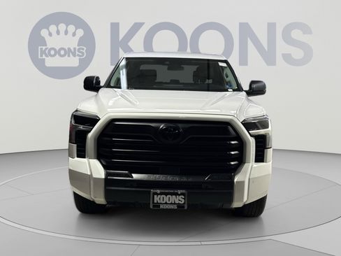 Used 2022 Toyota Tundra SR5 w/ SR5 Convenience Package AWD/4WD image 15