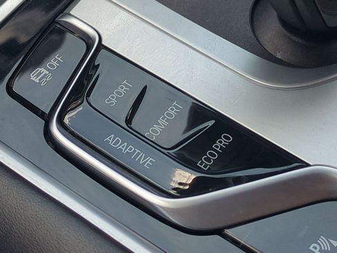Used 2022 BMW M760i xDrive AWD/4WD image 36
