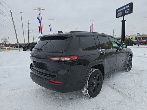 Used 2025 Jeep Grand Cherokee L Limited w/ Black Appearance Package image 5