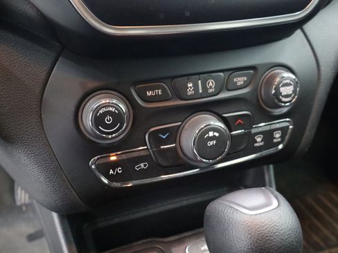 Used 2020 Jeep Cherokee Latitude image 22