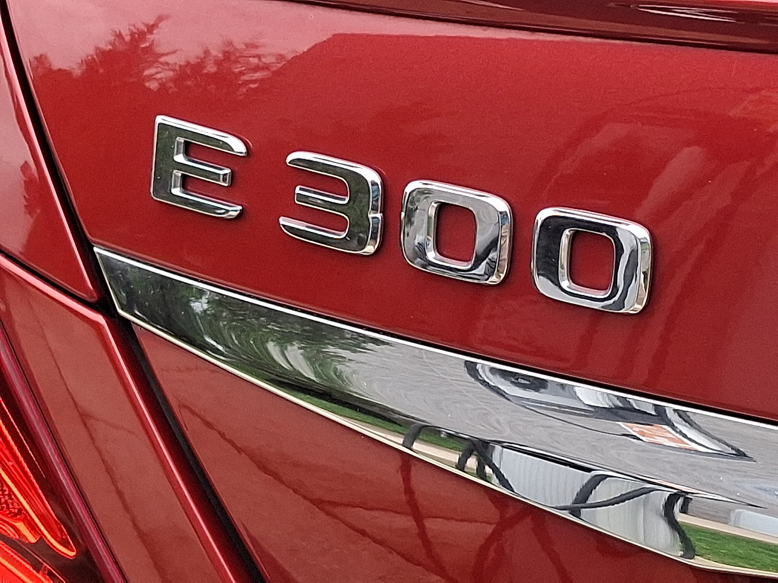 Certified 2017 Mercedes-Benz E 300 4MATIC image 7