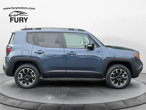 Used 2023 Jeep Renegade Latitude AWD/4WD image 2