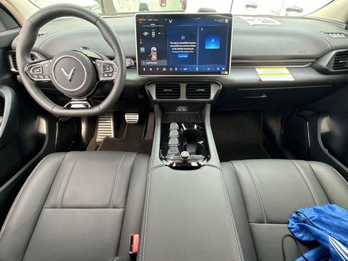 New 2025 VinFast VF 8 Eco AWD/4WD image 17