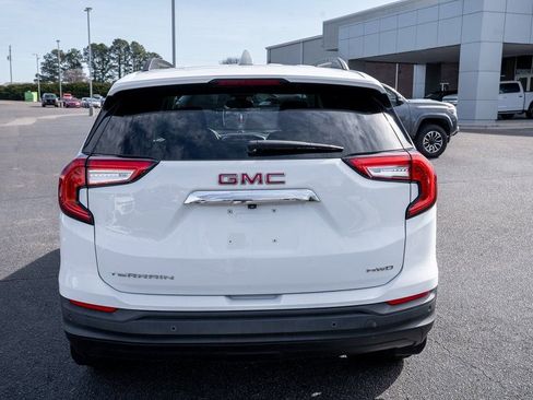 Used 2022 GMC Terrain SLE w/ Driver Convenience Package image 4