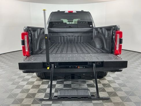 Used 2025 Ford F350 Lariat w/ Black Appearance Package image 8