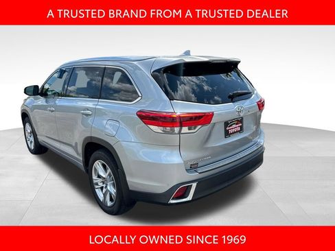 Certified 2018 Toyota Highlander Limited AWD/4WD image 4