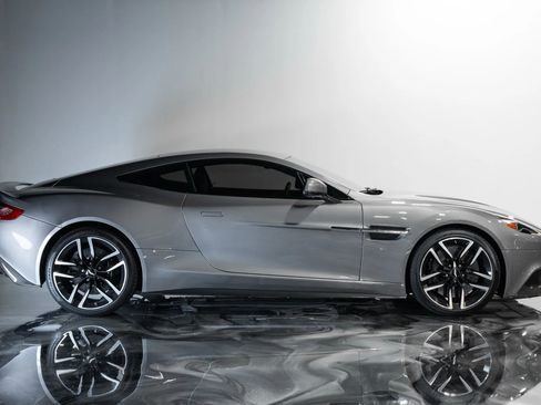 Used 2017 Aston Martin Vanquish Coupe RWD image 7