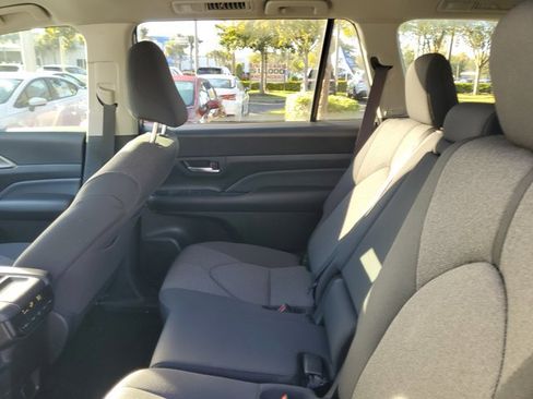 Used 2025 Toyota Grand Highlander LE image 13