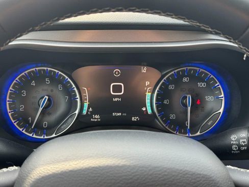 Used 2023 Chrysler Pacifica Touring-L FWD image 22