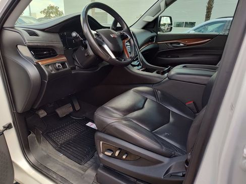 Used 2020 Cadillac Escalade 2WD image 2