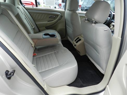 Used 2018 Ford Taurus SE image 12