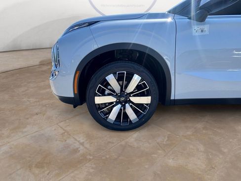 New 2025 Mitsubishi Outlander SE image 14