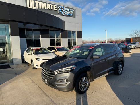 Used 2017 Hyundai Tucson SE image 2