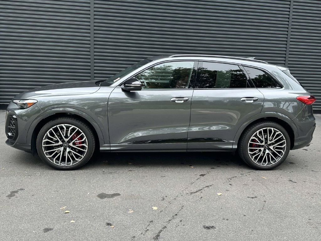 Used 2025 Audi SQ5 Prestige w/ Prestige Package AWD/4WD image 2