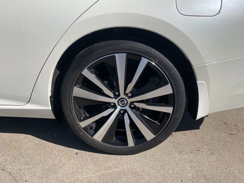Used 2020 Nissan Altima 2.0 Platinum FWD image 30