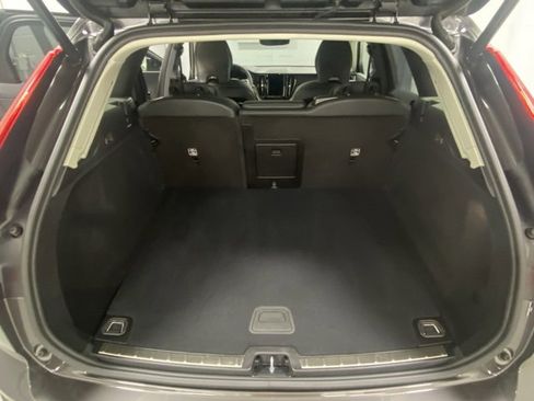 Certified 2025 Volvo XC60 B5 Plus image 9