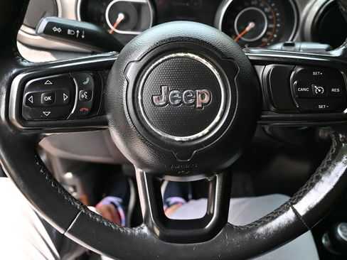 Used 2018 Jeep Wrangler Unlimited Sport S AWD/4WD image 11