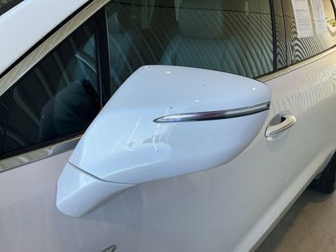 Used 2024 Buick Enclave Premium image 3