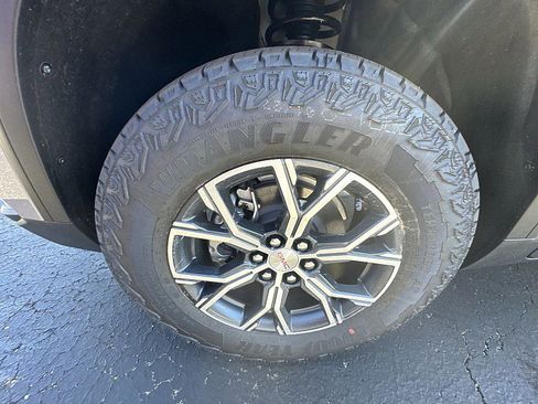 New 2026 GMC Acadia AT4 w/ Luxury Package image 28