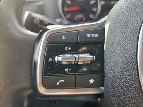 Used 2024 Kia Carnival LX image 24