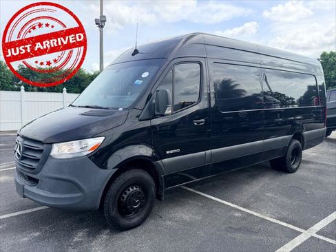 Used 2022 Mercedes-Benz Sprinter 3500 image 2