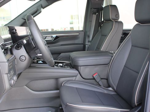 New 2026 Chevrolet Suburban Premier image 16