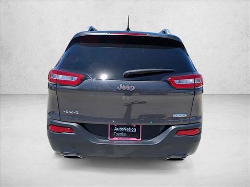 Used 2017 Jeep Cherokee Latitude w/ Comfort & Sound Group AWD/4WD image 7