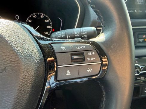Used 2025 Honda Pilot Touring image 14