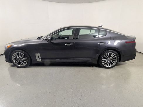Used 2019 Kia Stinger Base image 4