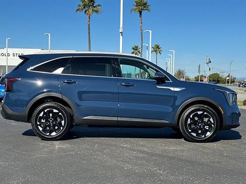 New 2026 Kia Sorento S image 3