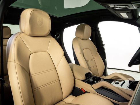 Certified 2026 Porsche Cayenne Coupe AWD/4WD image 24