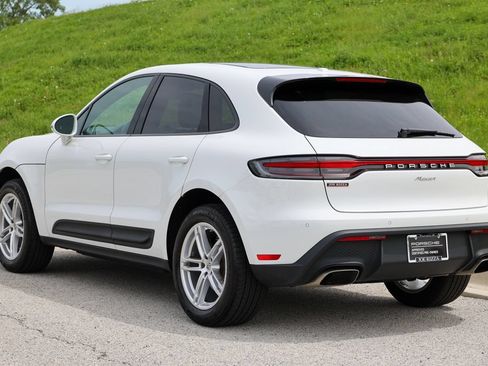 Certified 2026 Porsche Macan AWD/4WD image 2