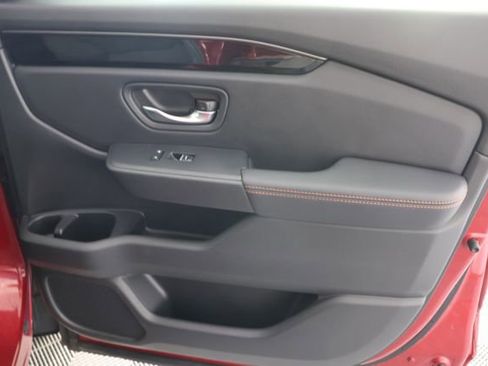 Used 2025 Honda Pilot TrailSport image 31