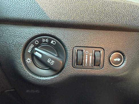 Used 2011 Chrysler 300 C w/ Sound Group AWD/4WD image 30