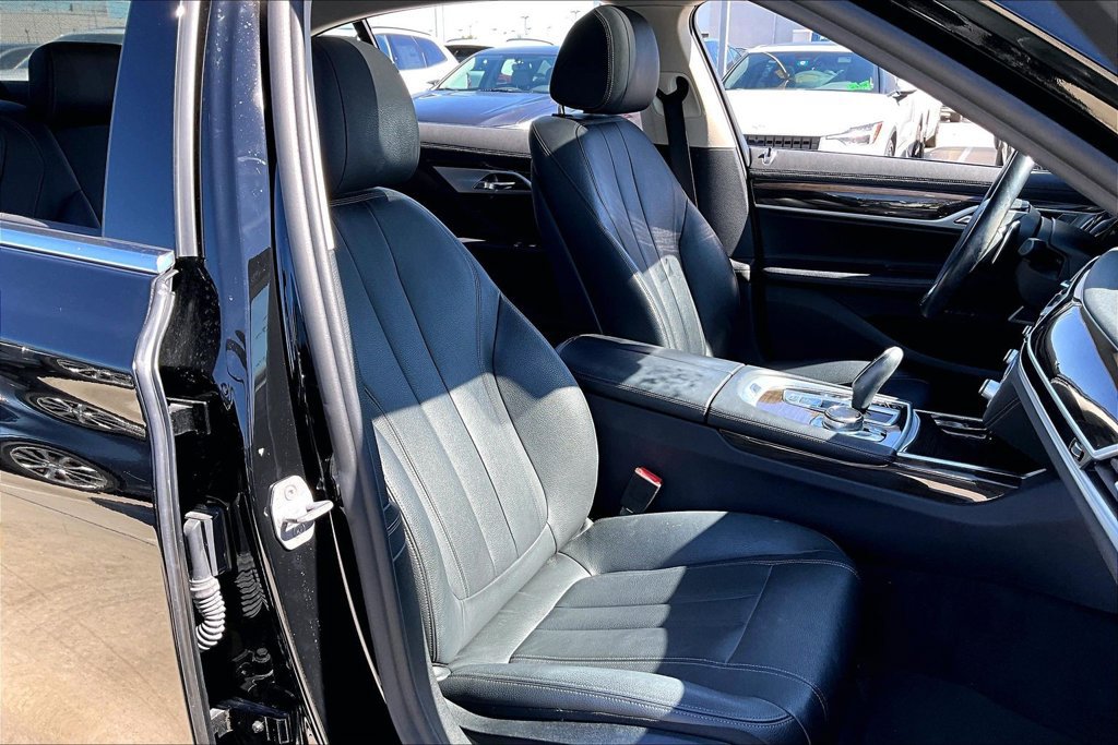 Used 2019 BMW 740i RWD image 6