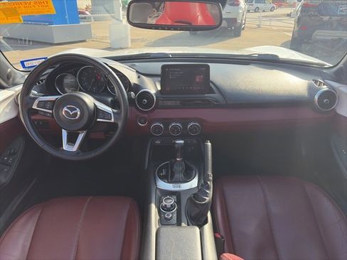 Used 2020 MAZDA MX-5 Miata RF Grand Touring image 9
