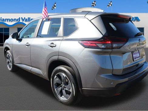 Used 2024 Nissan Rogue SV image 4