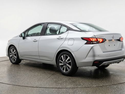 Used 2025 Nissan Versa SV image 6